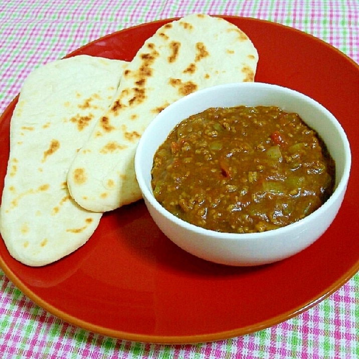 ナンやライスと共に❀簡単トマトのキーマカレー